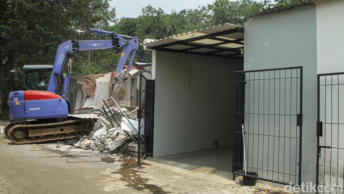 Potret Klaster Mewah Lapas Cibinong Dibongkar Klaster berfasilitas mewah di Lapas Cibinong, Bogor, dibongkar, Rabu (30/9/2026). Sejumlah bangunan kini rata dengan tanah usai jadi sorotan.