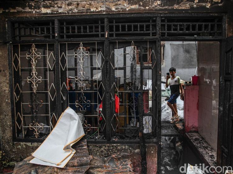 Potret Pascakebakaran Petamburan: Rumah Hangus, Warga Mengungsi