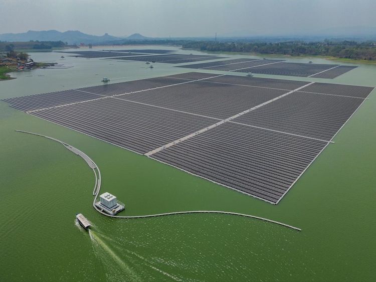 Panel Surya Mengapung di Karangkates, Proyek PLTS Capai 70 Persen