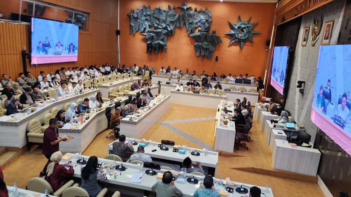 Rapat Komisi V DPR dengan Kemenhub