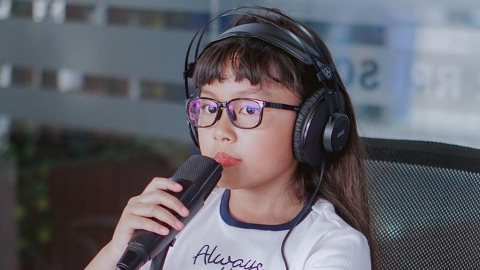 Shelyn Adlayani Hendroharto drummer cilik.