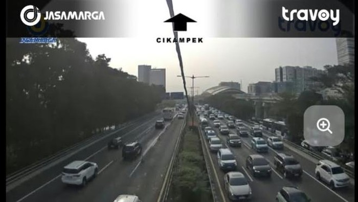 Situasi lalu lintas di Tol Dalam Kota Pagi Ini