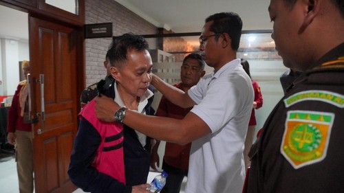 SLD, Dirut PT Danau Winata Indah, tersangka dugaan korupsi pemanfaatan aset Pemprov Bali ditahan penyidik Kejati Bali, Rabu (30/9/2026). (Wibhi Leksono/detikBali)