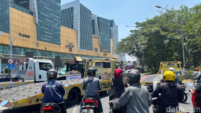 Sopir truk blokade Bundaran Waru
