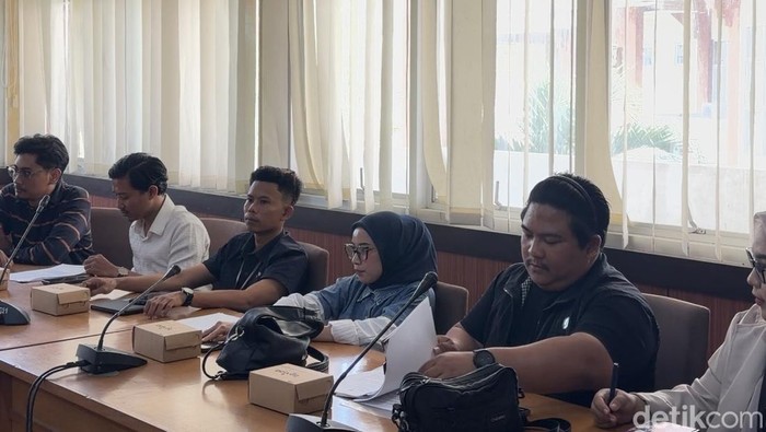 Staf DPRD Bone, Yuli Nofita Sari hadiri pemeriksaan BK terkait dugaan penganiayaan oleh Ketua DPRD.