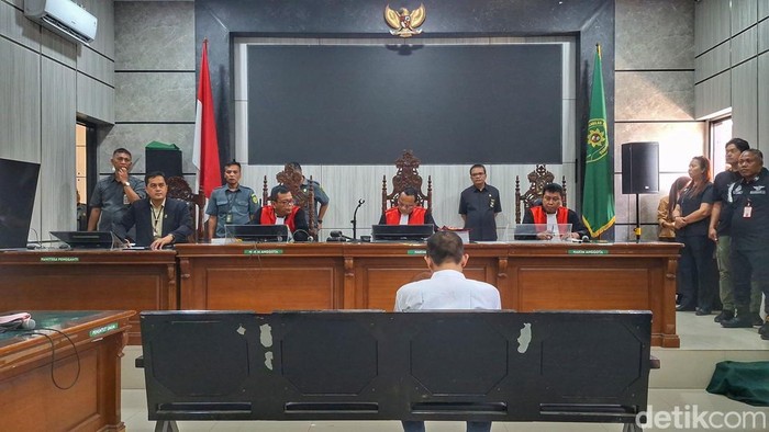 Taufik Hidayat jalani sidang perdana kasus penganiayaan