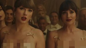 6 Gaya Kembar Taylor Swift dan Dakota Johnson di MV Patient Zero