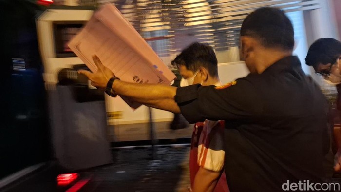 Tersangka kasus korupsi BUKP Tegalrejo digiring ke Lapas Kelas II A Jogja dari Kantor Kejati DIY, Selasa (29/9/2026).