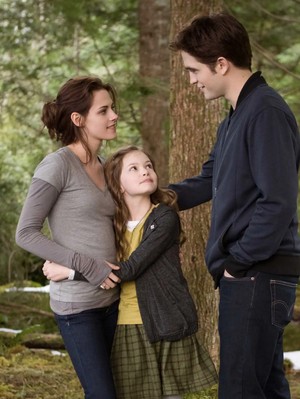 Kini 20 Tahun, Renesmee Twilight Bikin Pangling