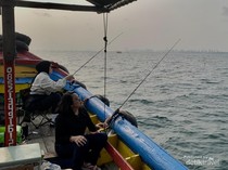 5 Bekal Mancing Seharian di Laut Jakarta untuk Pemula