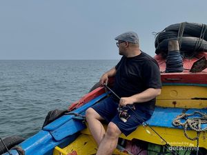Seru, Pengalaman Pertama Mancing dari Kapal di Laut Jakarta