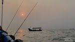 Seru, Pengalaman Pertama Mancing dari Kapal di Laut Jakarta