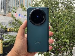 Menggenggam Smartphone Lipat Anyar Vivo X Fold 6 di Shanghai