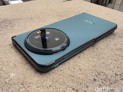 Menggenggam Smartphone Lipat Anyar Vivo X Fold 6 di Shanghai