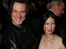 Video: Jim Carrey Resmi Nikahi Pacar yang Beda Usia 32 Tahun!