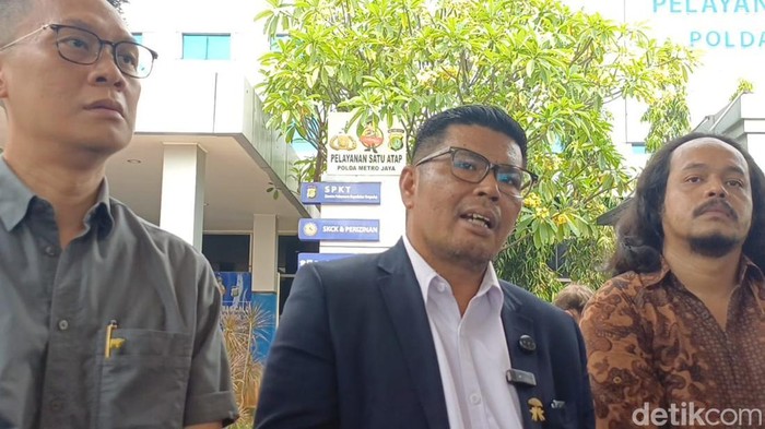 Agustinus Sirait, Ketua Umum Komnas Perlindungan Anak laporkan Bigmo ke Polda Metro Jaya.