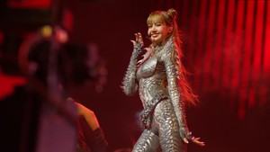 Gak ketinggalan rekaman resmi dari penampilan panggung Lisa juga akan disajikan secara spesial dalam film Always LALISA. Dokumenter yang disutradarai oleh Sue Kim dan diproduser Sony Music Vision ini akan tayang di jaringan bioskop CGV Indonesia. (Foto: dok. Sony)