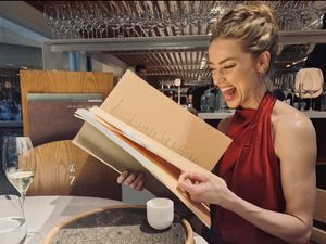 Amber Heard Menghilang 14 Minggu, Kini Posting di Instagram dengan Wajah Ceria