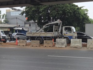 Pembatas di Bawah Flyover Pesing Ditambah, Cegah Motor Putar Balik Sembarangan
