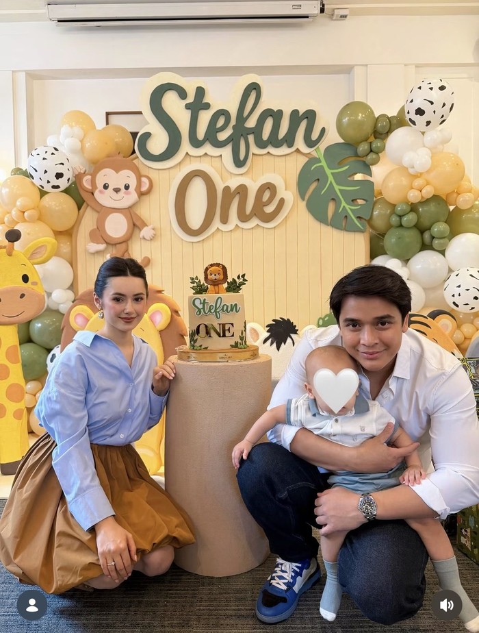Billy Syahputra Asyik Makan Sate hingga Cicip Makanan Belarus bareng Istri