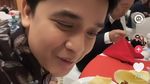 Billy Syahputra Asyik Makan Sate hingga Cicip Makanan Belarus bareng Istri