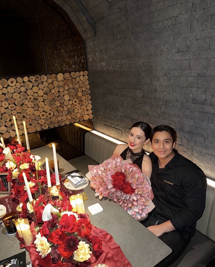 Billy Syahputra Asyik Makan Sate hingga Cicip Makanan Belarus bareng Istri