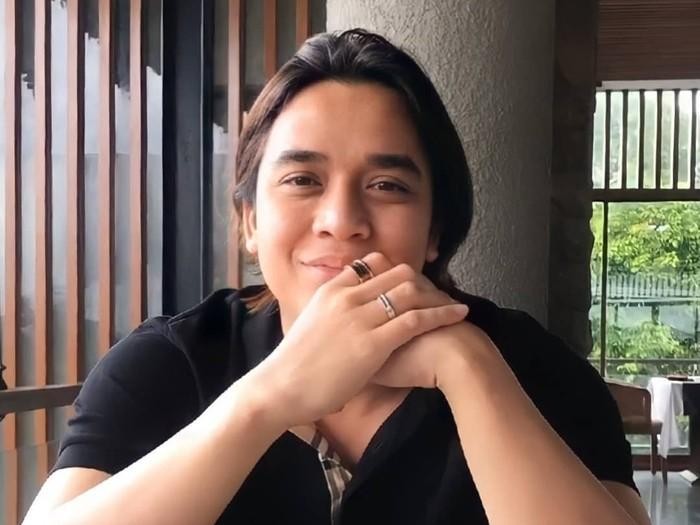Billy Syahputra Asyik Makan Sate hingga Cicip Makanan Belarus bareng Istri