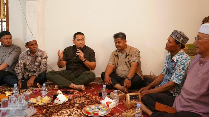 Bupati Merangin M Syukur saat berdialog bahas soal Jamkesda buat warganya