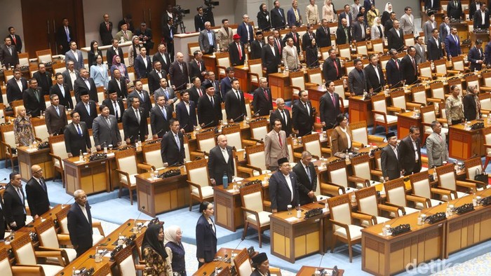 Ketua DPR Puan Maharani memimpin rapat paripurna di gedung DPR, Jakarta, Kamis (1/10/2026). DPR RI menyetujui Komjen Suyudi Ario Seto menjadi Kapolri dalam rapat paripurna DPR.