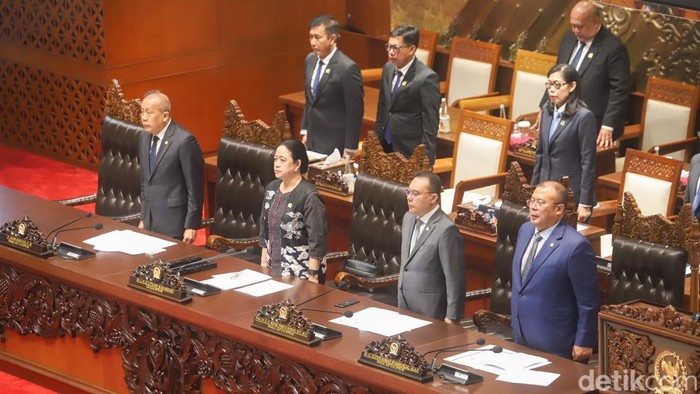 Ketua DPR Puan Maharani memimpin rapat paripurna di gedung DPR, Jakarta, Kamis (1/10/2026). DPR RI menyetujui Komjen Suyudi Ario Seto menjadi Kapolri dalam rapat paripurna DPR.
