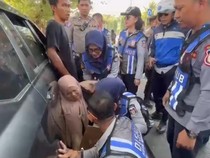 Wanita di Makassar Parkir Sembarangan Histeris Mobil Digembok