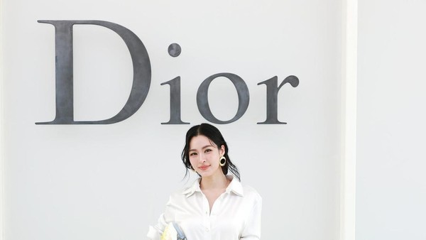 Foto: Adu Gaya Para Bintang Asia di Show Dior, Lingling Kwong Hingga Jisoo