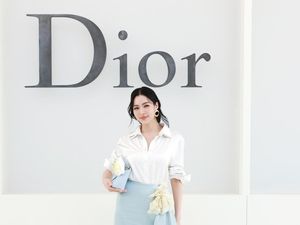 Foto: Adu Gaya Para Bintang Asia di Show Dior, Lingling Kwong Hingga Jisoo