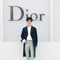 Aktor China Li Yunrui juga terlihat menghadiri show Dior Spring-Summer 2027. Foto: Dok. Dior