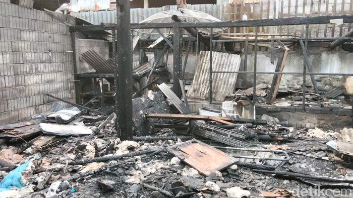 Gudang mebel di Sidomukti 2, Sidoagung, Tempuran, Magelang ludes terbakar, Kamis (1/10/2026).