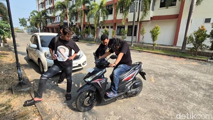 Honda Vario yang ditinggalkan maling motor di Rusunawa Kebondalem, Kendal. Diunggah Kamis (1/10/2026).