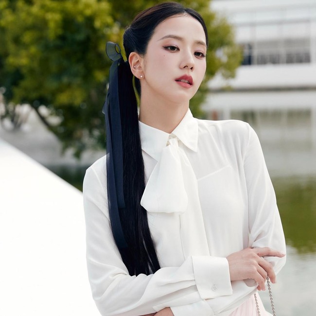 Pesona Anggun Jisoo BLACKPINK di Acara Dior
