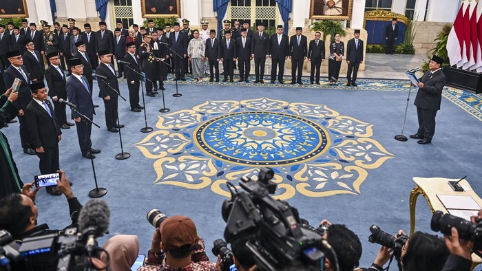Pelantikan menteri, wamen dan kepala lembaga Kabinet Merah Putih di Istana Negara, Jakarta, Kamis (1/10/2026). (ANTARA FOTO/Galih Pradipta)