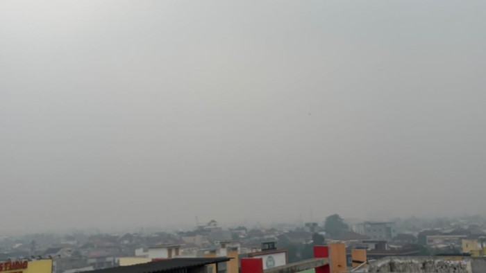 Kabut asap masih menyelimuti Kota Palembang