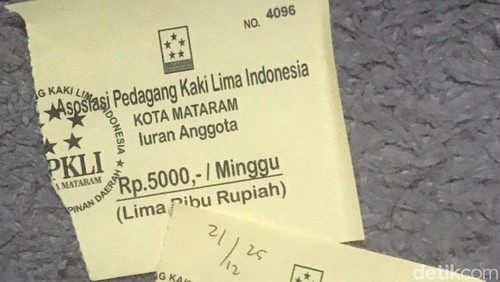 Karcis pedagang di CFD Udayana, Kota Mataram, Kamis (1/10/2026). (Foto: Nathea Citra/detikBali)