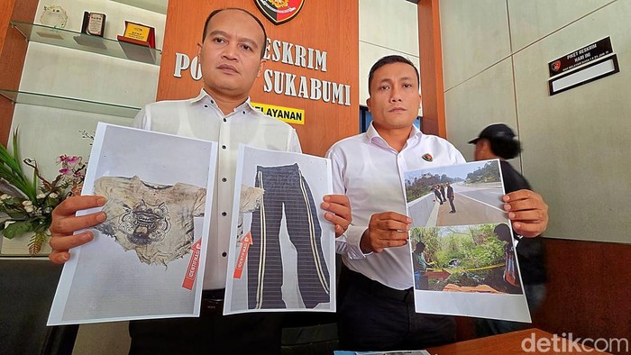 Kasat Reskrim Polres Sukabumi, Iptu Dudi Suharyana menunjukan pakaian dan celana korban.