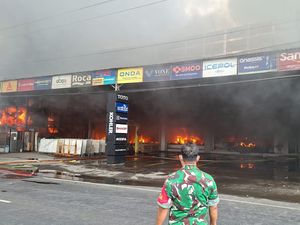 Toko Bangunan Trans Home di Jalan Jogja-Solo Berbah Kebakaran