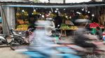 Kemarau Panjang Jadi Berkah Pedagang Buah di Kramat Jati