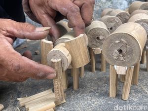 Asa Deni Sugiri, Perajin Kayu di Tengah Riuh Bandung