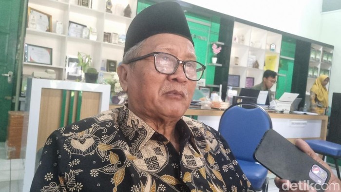 Ketua Komite MAN 2 Bantul, Atmaturida saat memberikan keterangan, Kamis (1/10/2026).