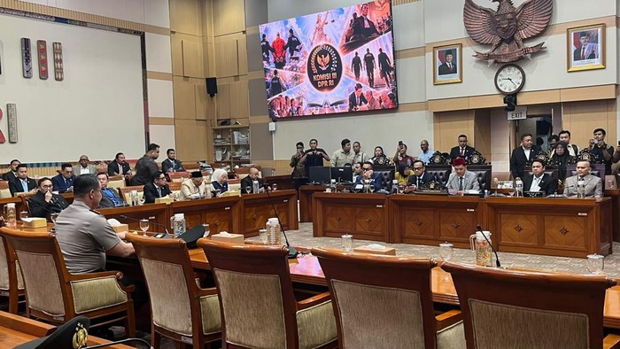 Komjen Suyudi Ario Seto menjalani uji kelayakan dan kepatutan (fit and proper test) sebagai calon Kapolri di Komisi III DPR. (Anggi/detikcom)