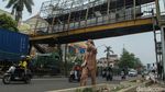 Kondisi JPO Kranji yang Rusak Setelah Ditabrak Truk