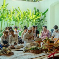 Luna Maya mengadakan acara melaspas di rumah barunya di Bali. Melaspas sendiri merupakan upacara pembersihan dan penyucian secara spiritual untuk bangunan atau tempat baru yang sudah selesai dibangun atau direnovasi. Foto: Instagram/@lunamaya