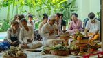 Potret Luna Maya Pakai Kebaya saat Melaspas Rumah Baru di Bali