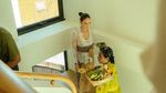 Potret Luna Maya Pakai Kebaya saat Melaspas Rumah Baru di Bali
